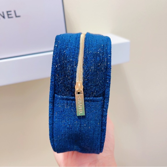 Chanel Holiday 2023 Tweed make up pouch - Picture 3 of 8